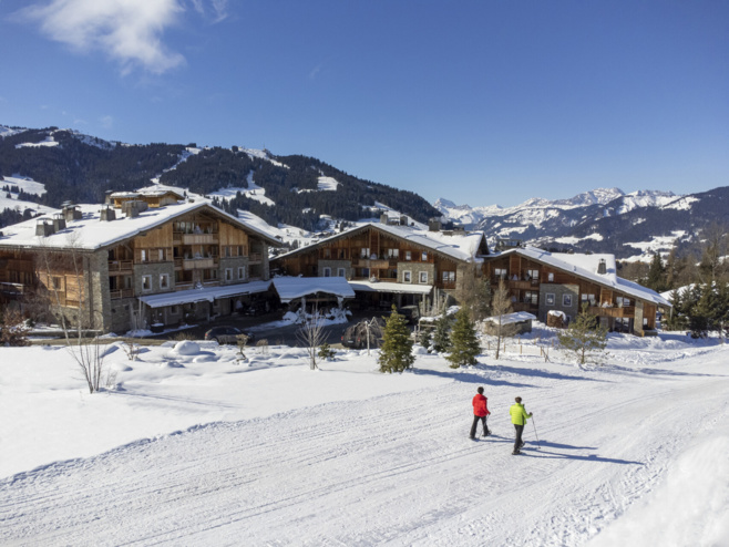 Four Seasons Hotel Megève s’inspire de la série Emily in Paris pour présenter "Une nuit au sommet"