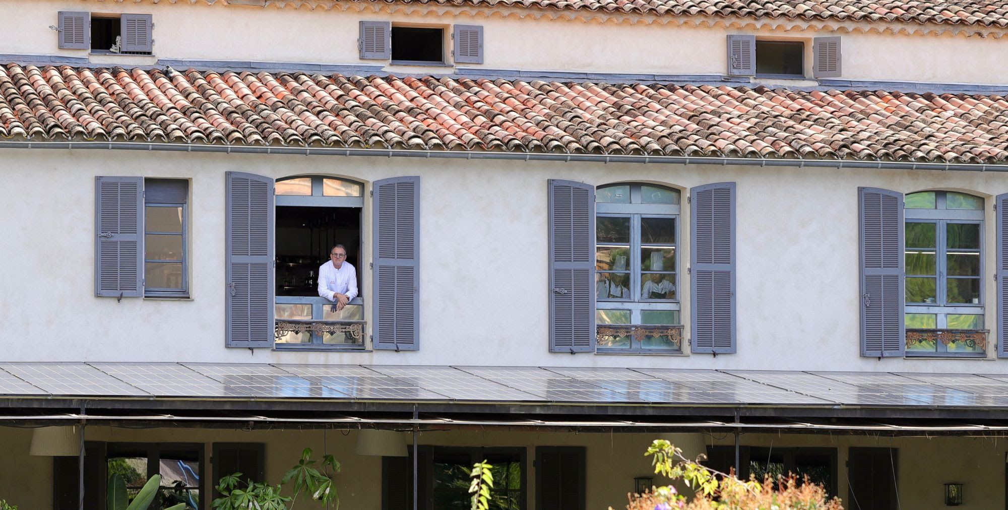 Le chef étoilé Bruno Oger opte pour l’énergie verte en installant 200 panneaux photovoltaïques