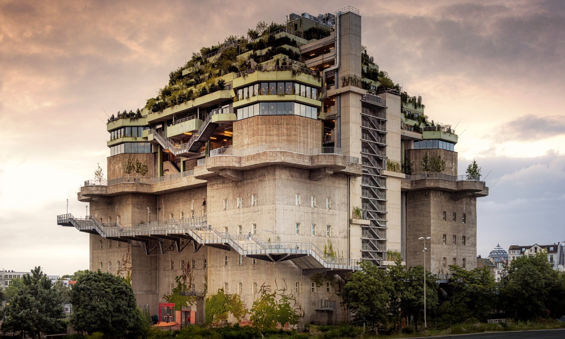 Le bunker de guerre de Hambourg se réinvente en une oasis de verdure