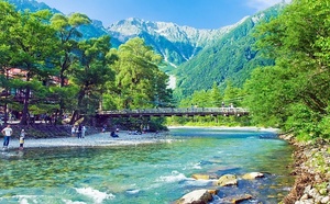 Kamikochi : la ville sans voiture du Japon dont les randonneurs d'automne raffolent